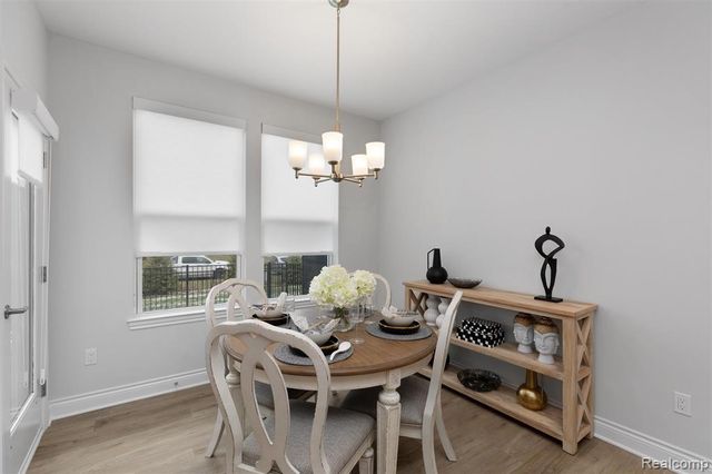 803 Balmoral Ln, Troy, MI 48085