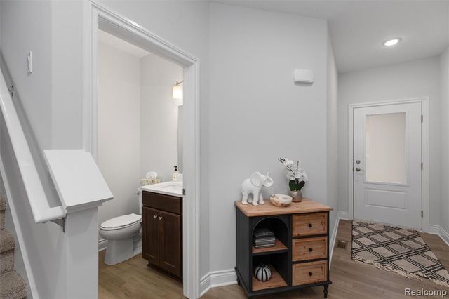 803 Balmoral Ln, Troy, MI 48085