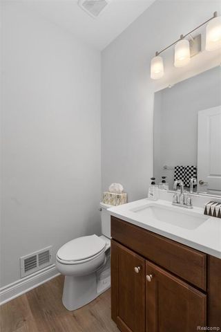 803 Balmoral Ln, Troy, MI 48085