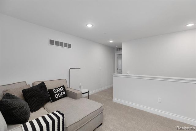 803 Balmoral Ln, Troy, MI 48085