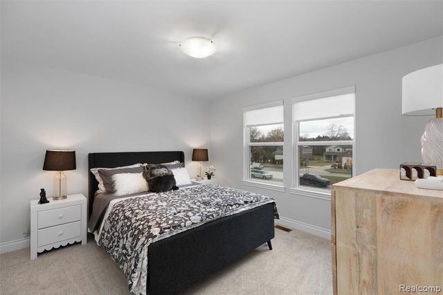 803 Balmoral Ln, Troy, MI 48085