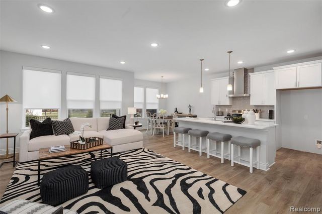 803 Balmoral Ln, Troy, MI 48085