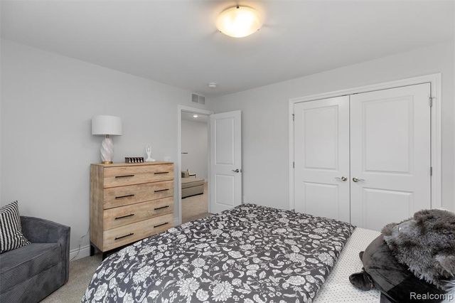 803 Balmoral Ln, Troy, MI 48085