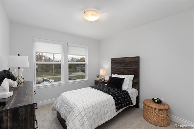 803 Balmoral Ln, Troy, MI 48085