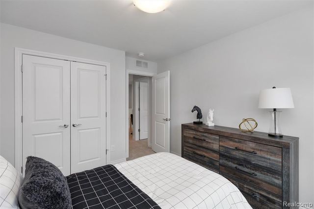 803 Balmoral Ln, Troy, MI 48085