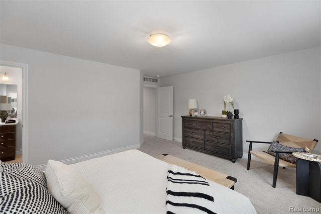 803 Balmoral Ln, Troy, MI 48085