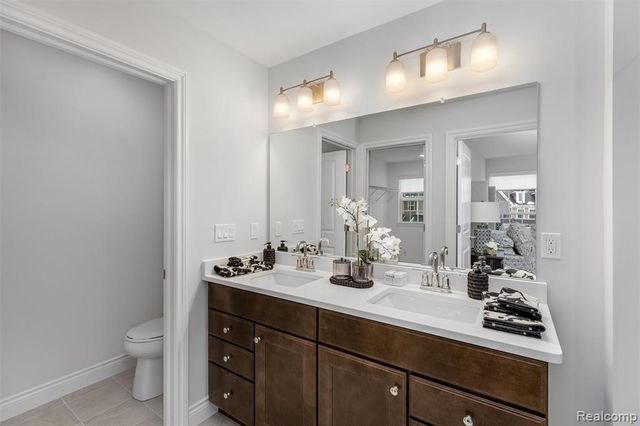 803 Balmoral Ln, Troy, MI 48085