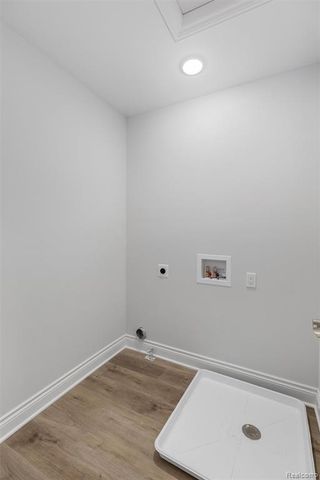 803 Balmoral Ln, Troy, MI 48085