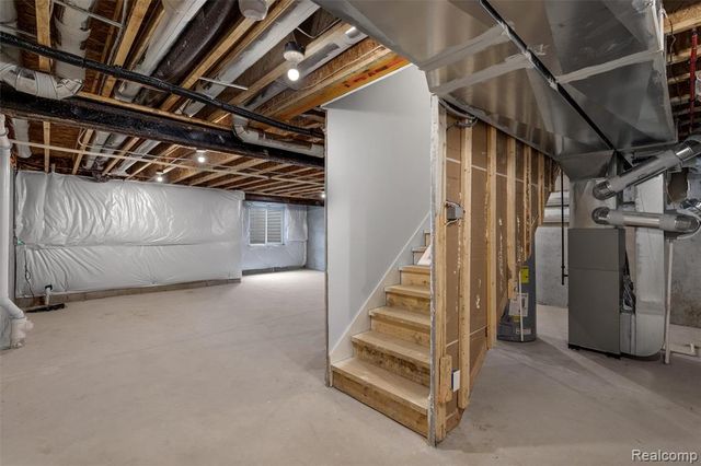 803 Balmoral Ln, Troy, MI 48085