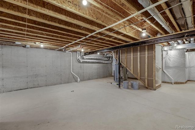 803 Balmoral Ln, Troy, MI 48085