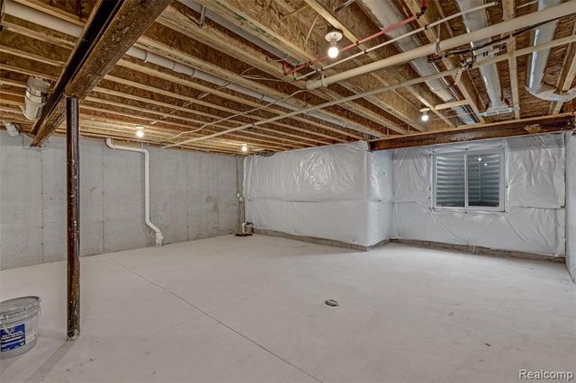 803 Balmoral Ln, Troy, MI 48085