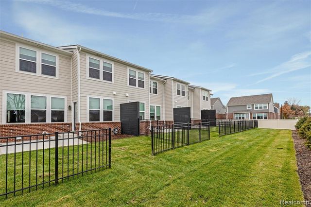 803 Balmoral Ln, Troy, MI 48085