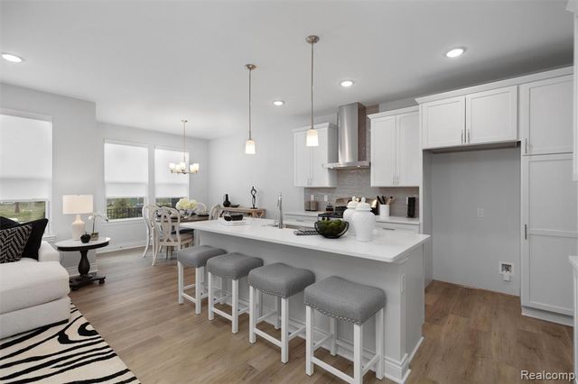 803 Balmoral Ln, Troy, MI 48085