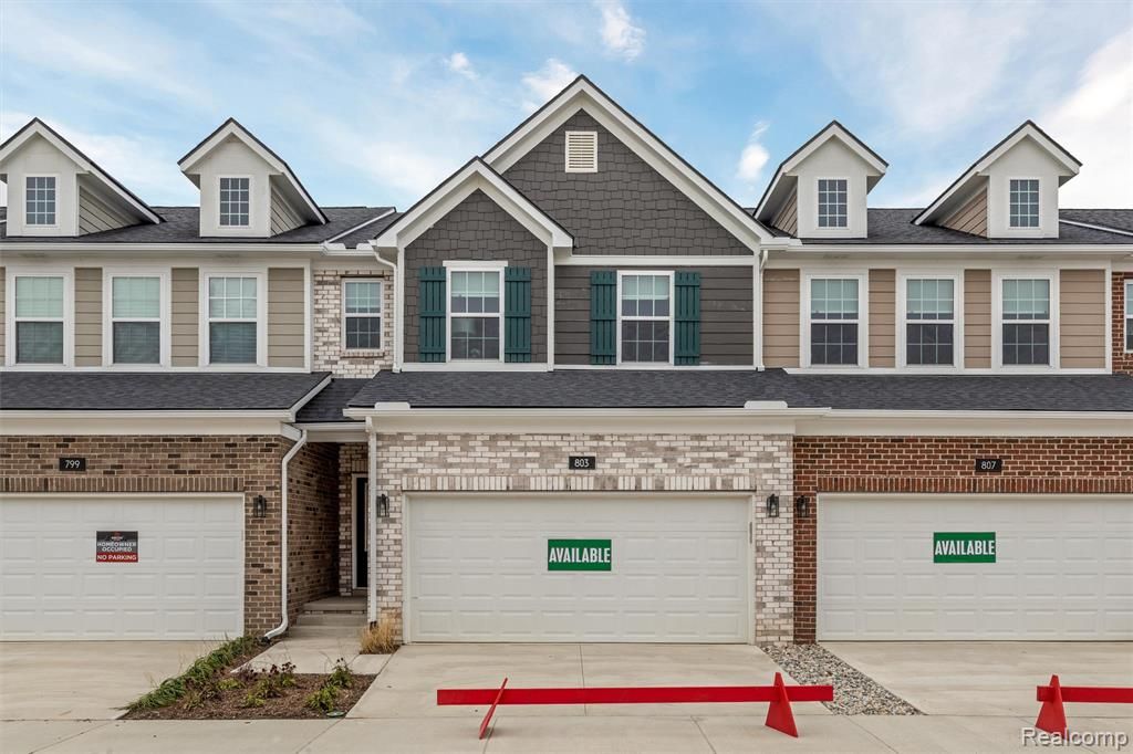 803 Balmoral Ln, Troy, MI 48085