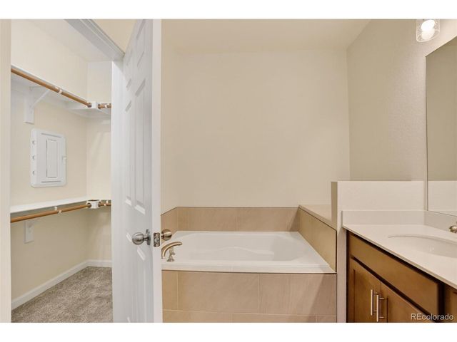 2435 Calais Dr, Longmont, CO 80504