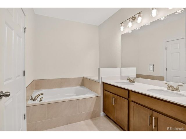 2435 Calais Dr, Longmont, CO 80504