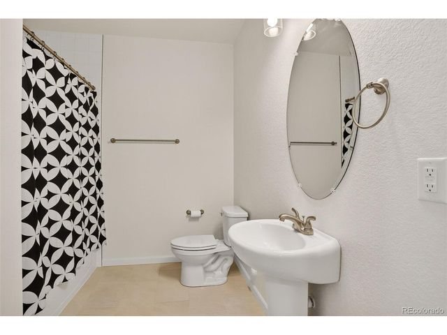 2435 Calais Dr, Longmont, CO 80504