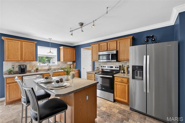 38 Glastonbury Court, Lake St Louis, MO 63367