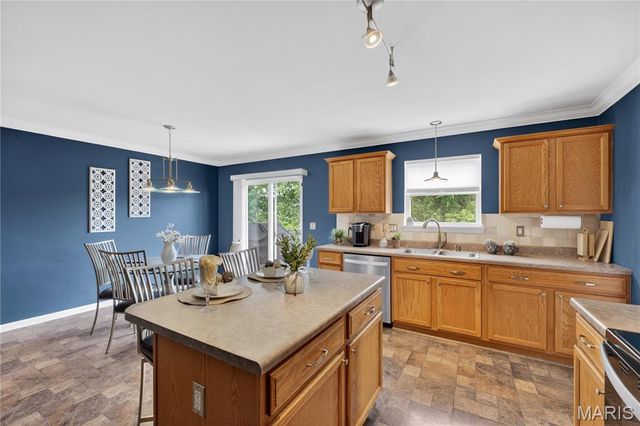 38 Glastonbury Court, Lake St Louis, MO 63367