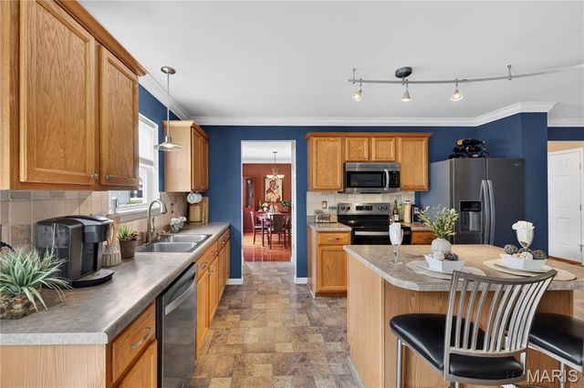 38 Glastonbury Court, Lake St Louis, MO 63367