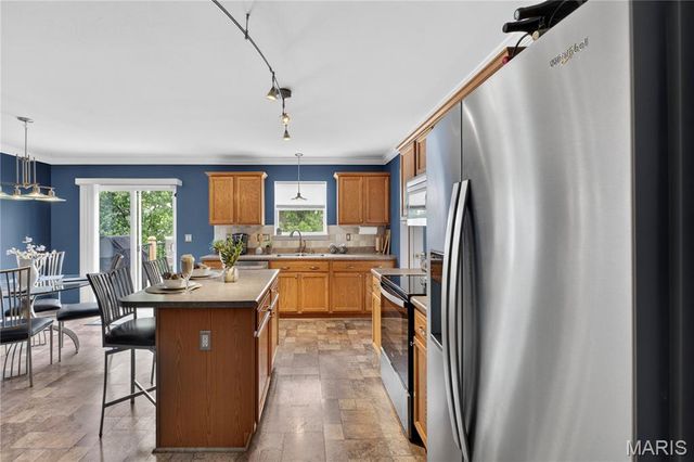 38 Glastonbury Court, Lake St Louis, MO 63367