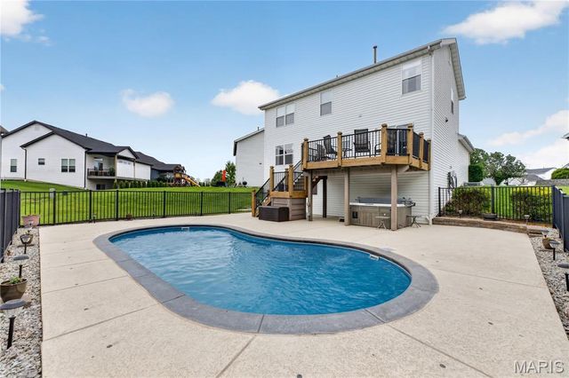 38 Glastonbury Court, Lake St Louis, MO 63367