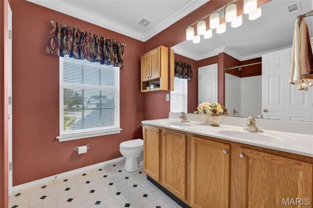 38 Glastonbury Court, Lake St Louis, MO 63367