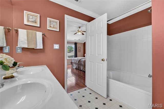 38 Glastonbury Court, Lake St Louis, MO 63367