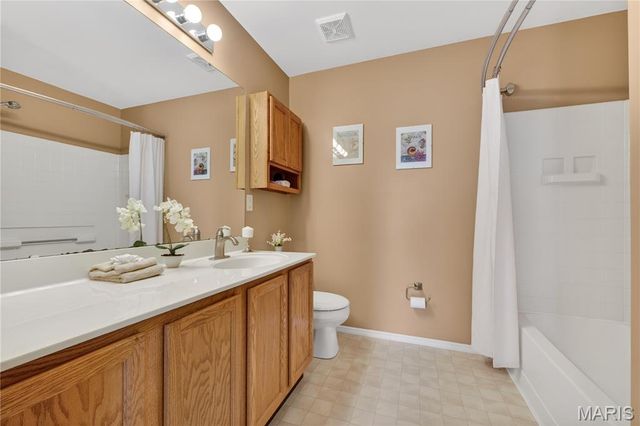 38 Glastonbury Court, Lake St Louis, MO 63367