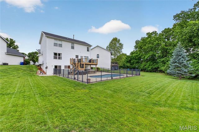 38 Glastonbury Court, Lake St Louis, MO 63367
