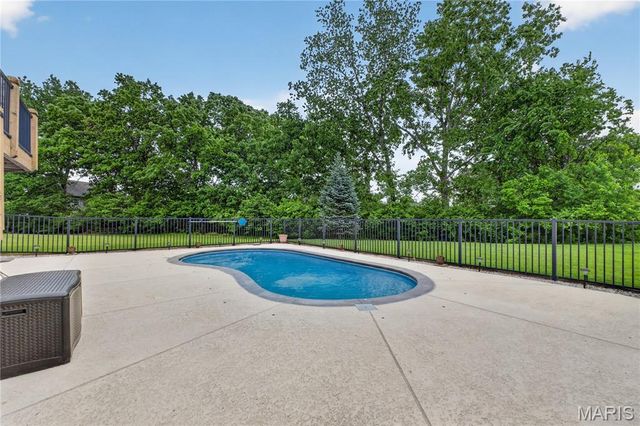 38 Glastonbury Court, Lake St Louis, MO 63367