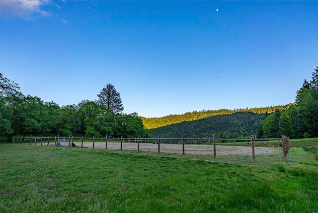 5631 Old Highway 99 S, Ashland, OR 97520