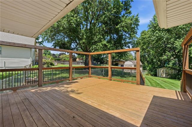21222 W 70th Street, Shawnee, KS 66218