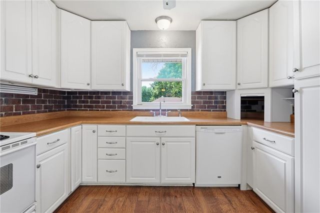 21222 W 70th Street, Shawnee, KS 66218