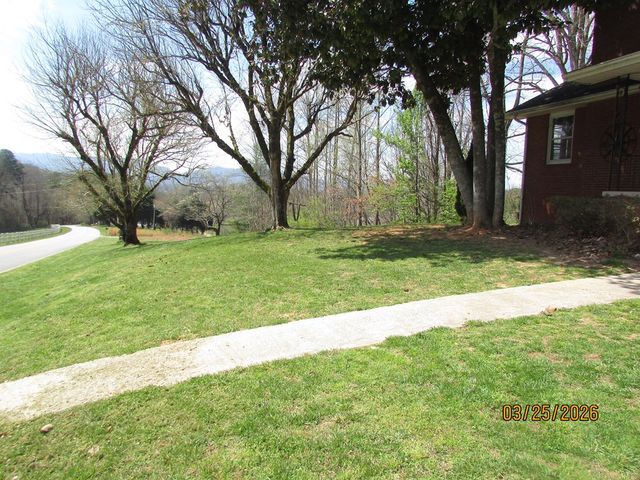 743 Hunter Road, Hayesville, NC 28904