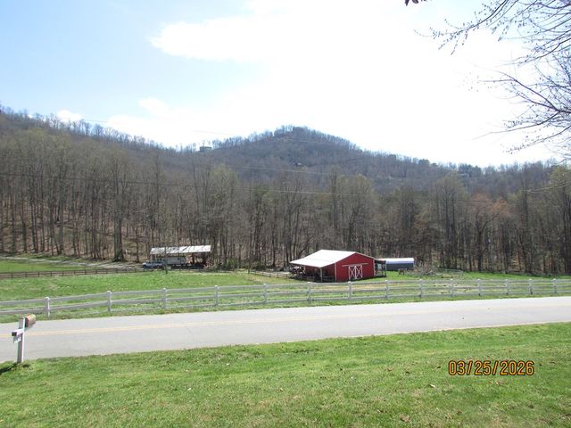 743 Hunter Road, Hayesville, NC 28904