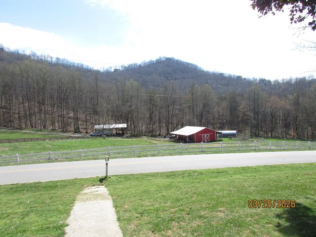 743 Hunter Road, Hayesville, NC 28904