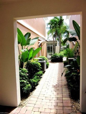 5601 Cove CIR, Naples, FL 34119