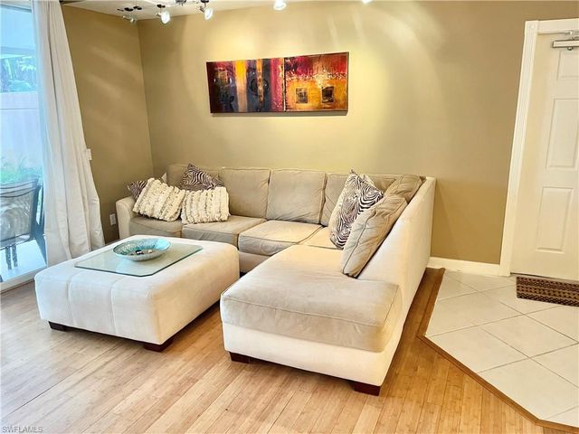 5601 Cove CIR, Naples, FL 34119