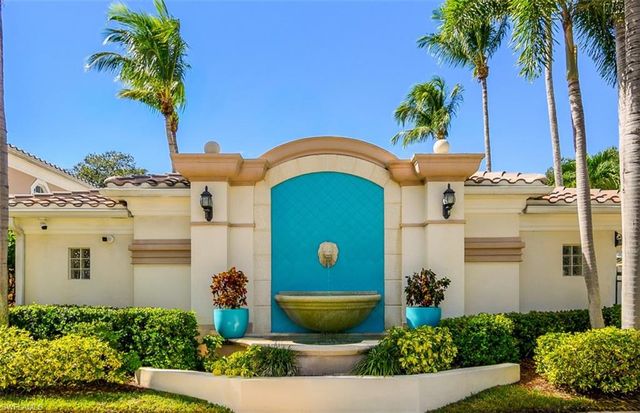 5601 Cove CIR, Naples, FL 34119