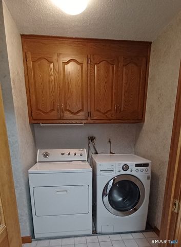 1325 Farmington Avenue 52, Bristol, CT 06010