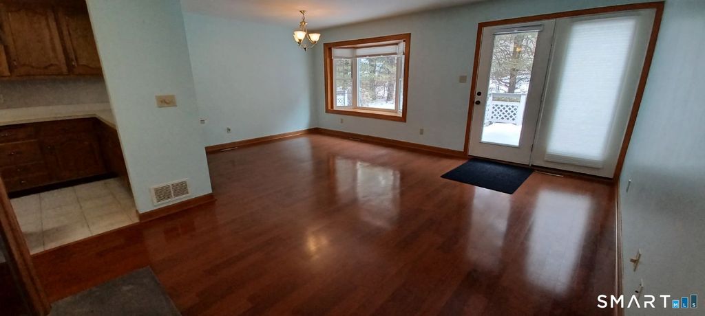 1325 Farmington Avenue 52, Bristol, CT 06010