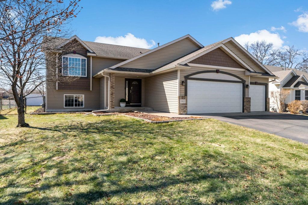 1912 129th Avenue NE, Blaine, MN 55449