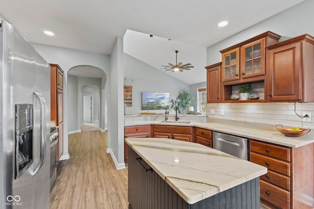 10630 N Rolling Valley Drive, Mooresville, IN 46158