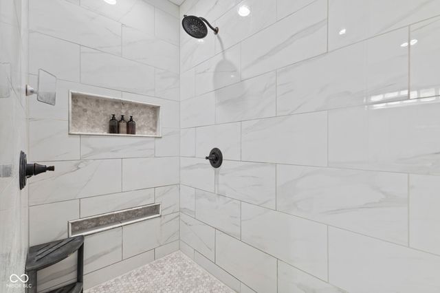 10630 N Rolling Valley Drive, Mooresville, IN 46158