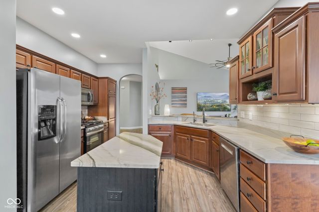 10630 N Rolling Valley Drive, Mooresville, IN 46158