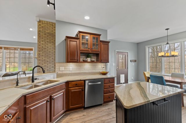 10630 N Rolling Valley Drive, Mooresville, IN 46158