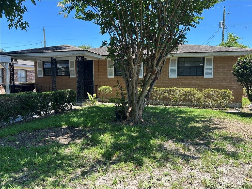 Image 1 of property listing at 1010 Carroll Street, Savannah, GA 31415