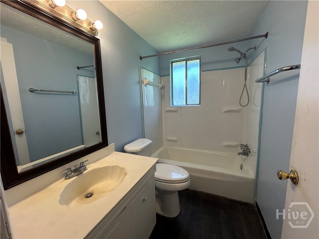 Image 15 of property listing at 1010 Carroll Street, Savannah, GA 31415