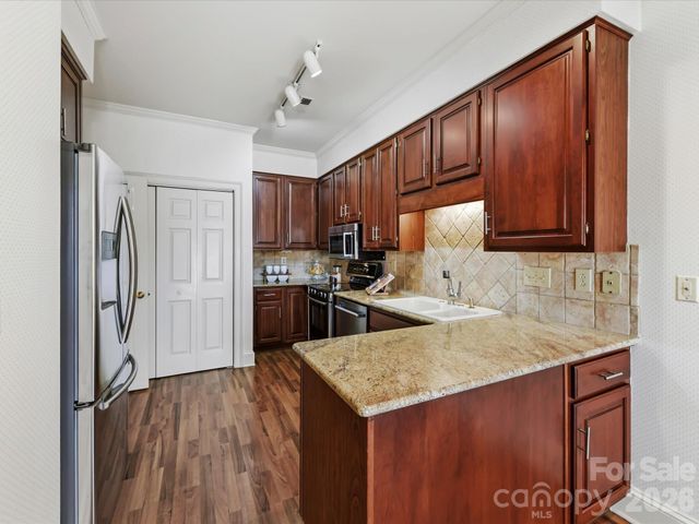 2831 Sharon View Road, Charlotte, NC 28210